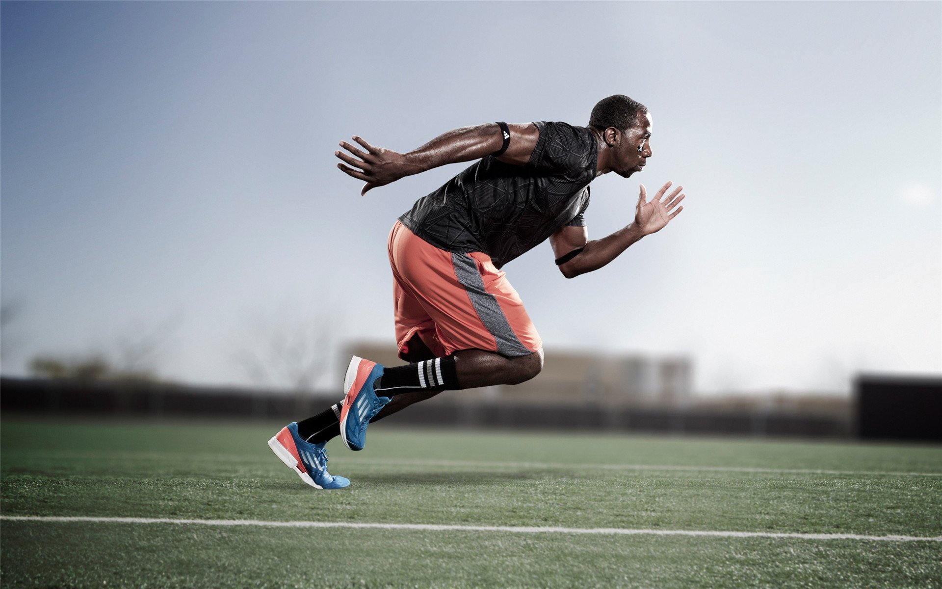 “联盟焦点：两大豪强激战正酣，胜负悬念激荡全场”