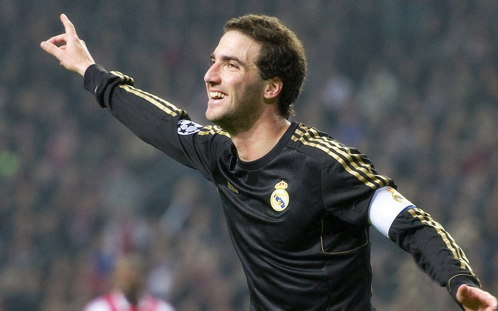 《虚拟偶像助阵：电竞比赛引入新元素》，虚拟 偶像