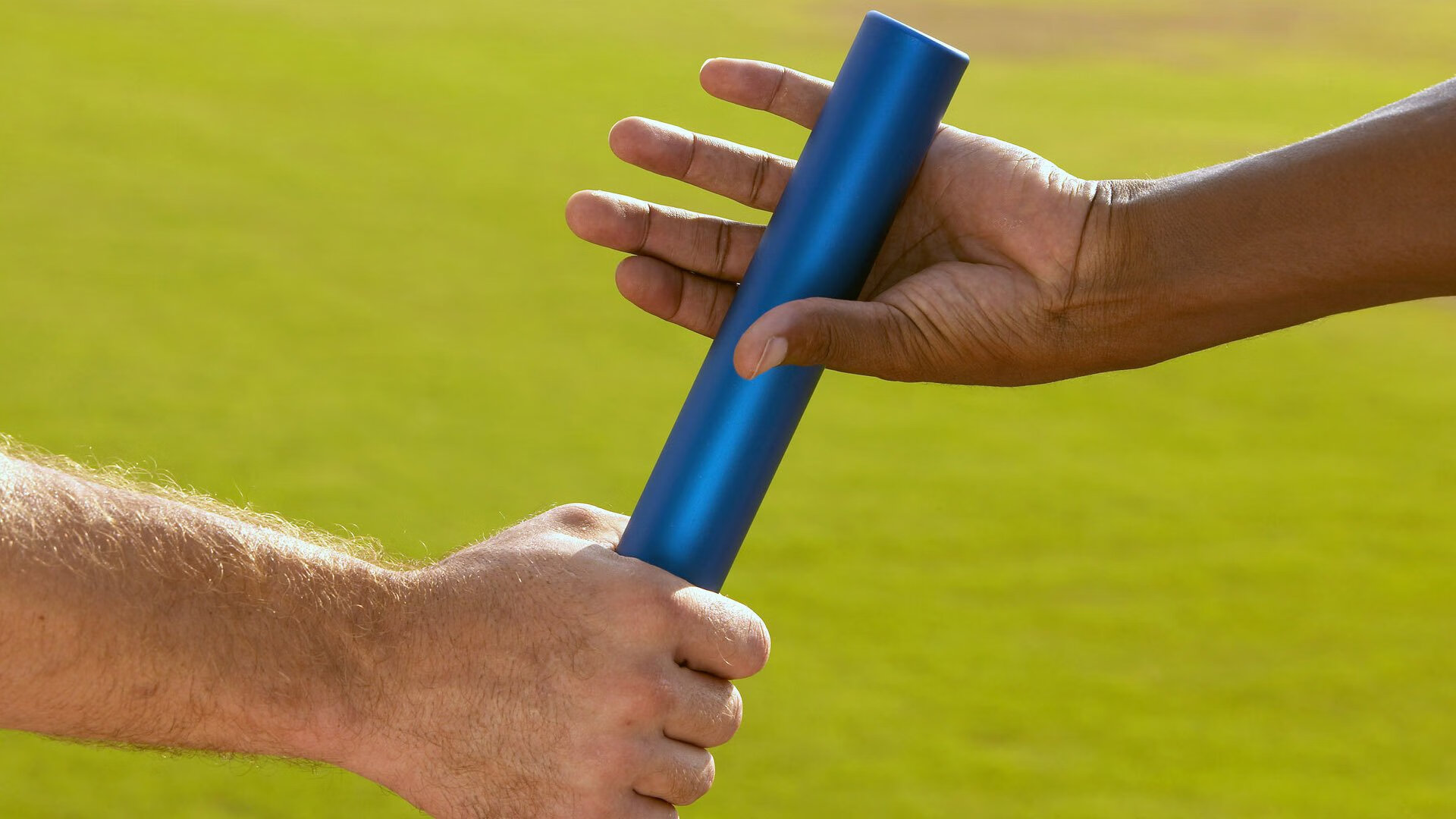 AYX SPORTS-足球产业新技术应用不断创新，推动行业健康高速发展，加快足球事业发展